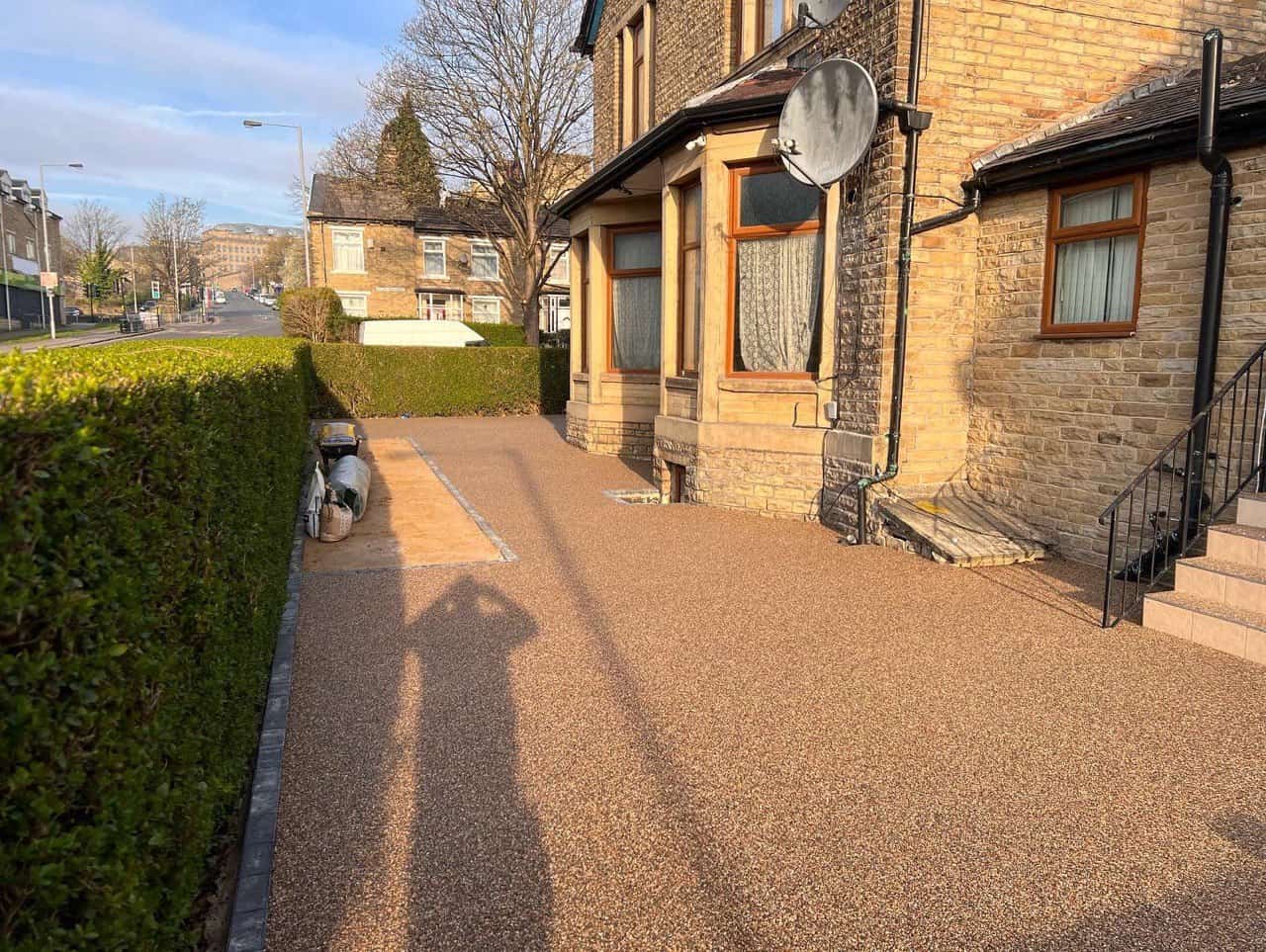 This is a photo of a resin patio installed in Leeds by Leeds Resin Driveways